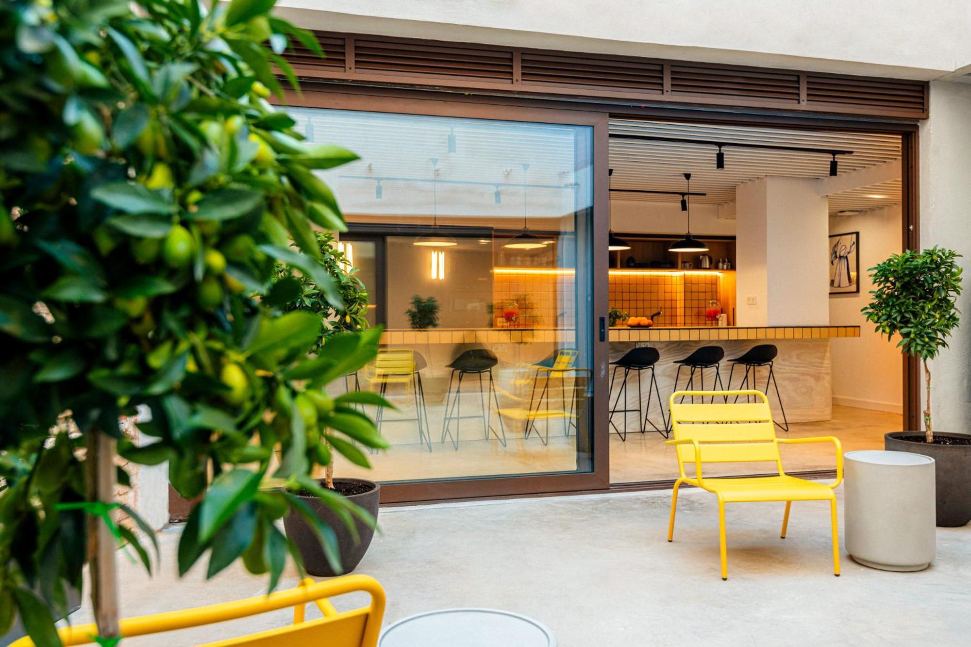 Colo Colo Hostel Valence Extérieur photo