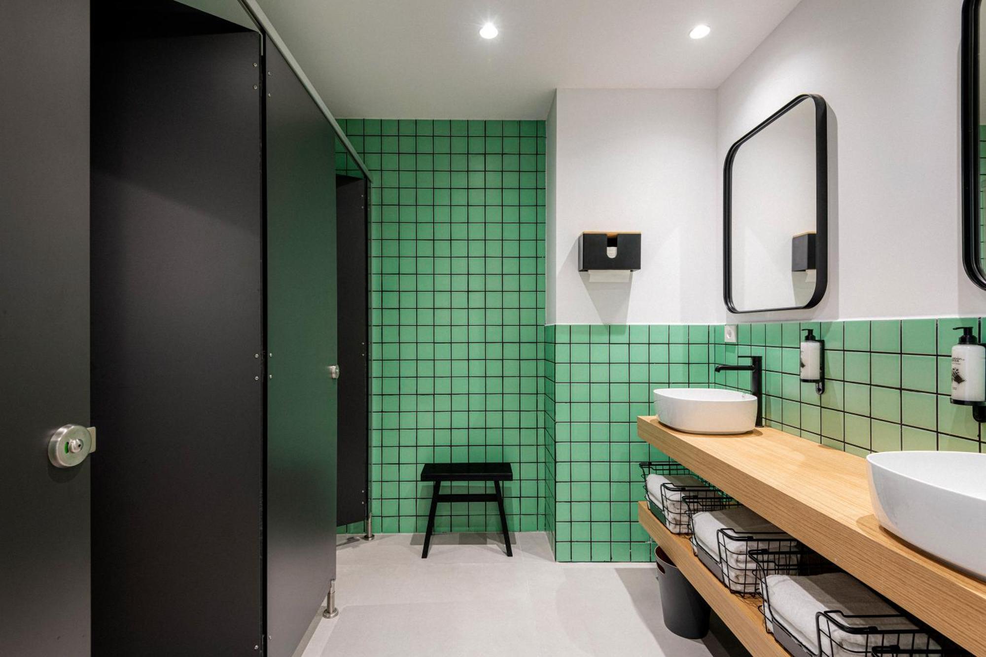 Colo Colo Hostel Valence Extérieur photo