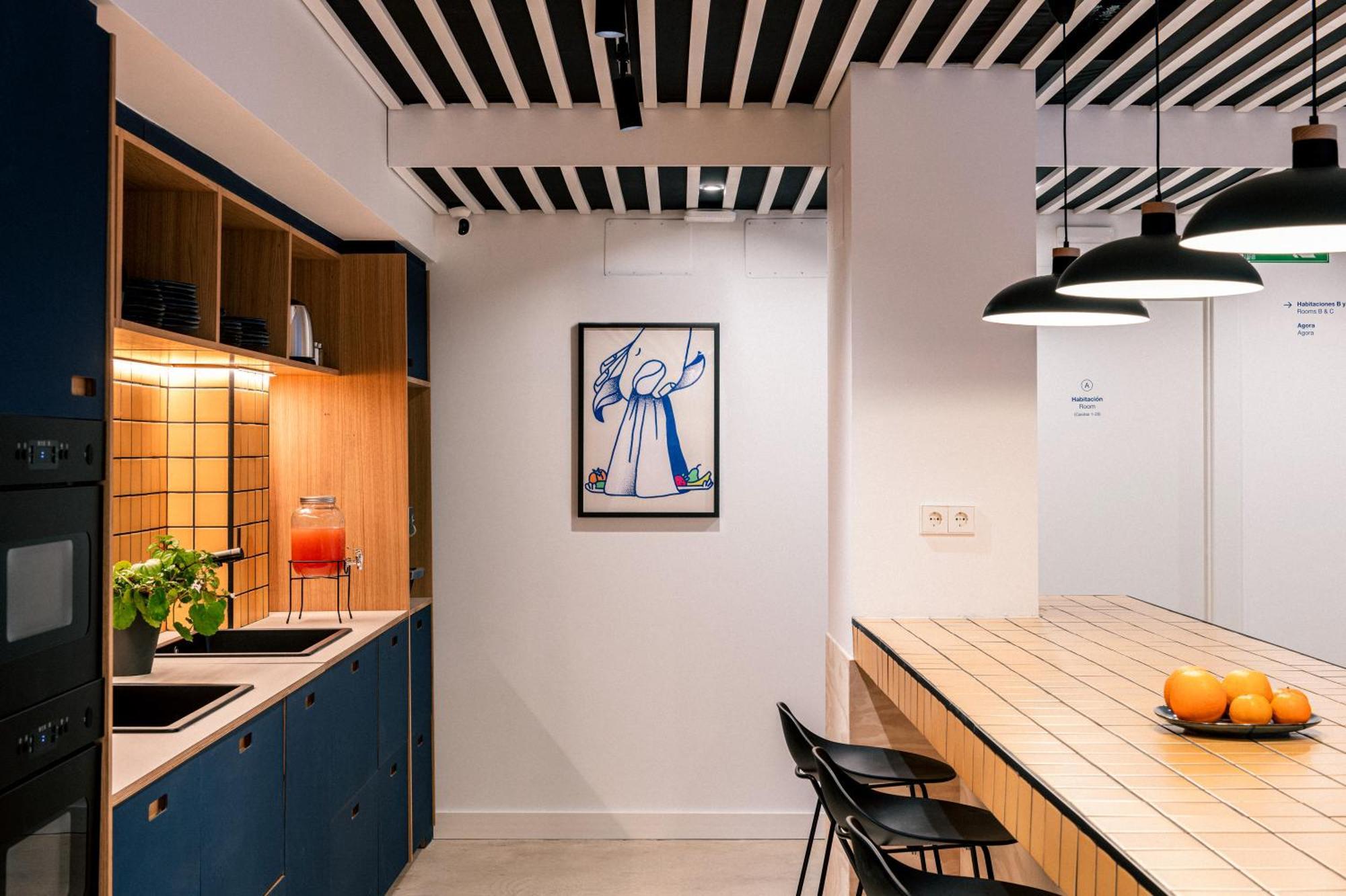Colo Colo Hostel Valence Extérieur photo