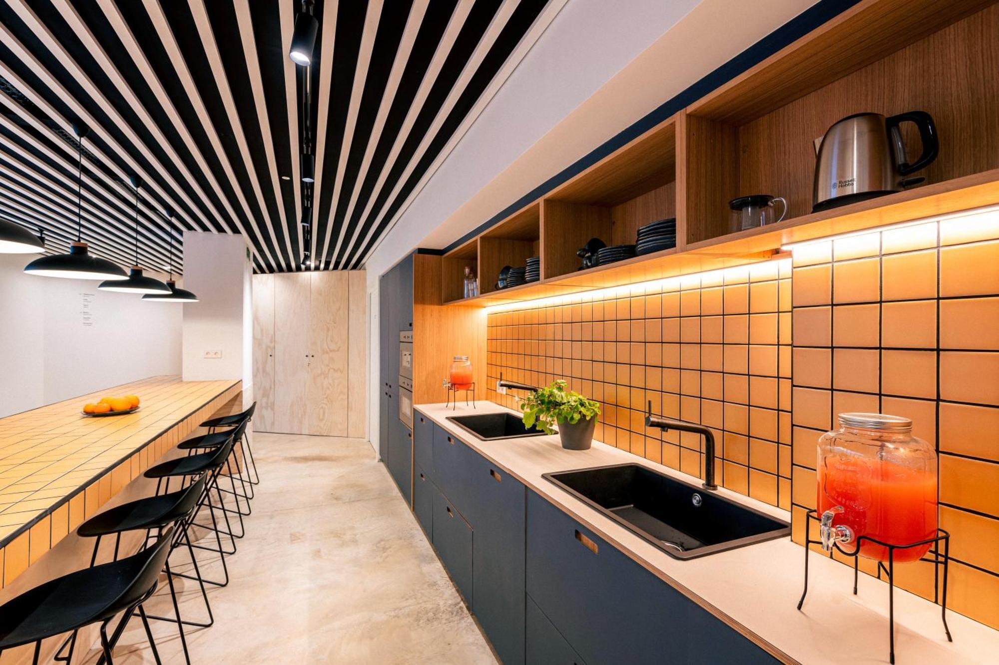 Colo Colo Hostel Valence Extérieur photo