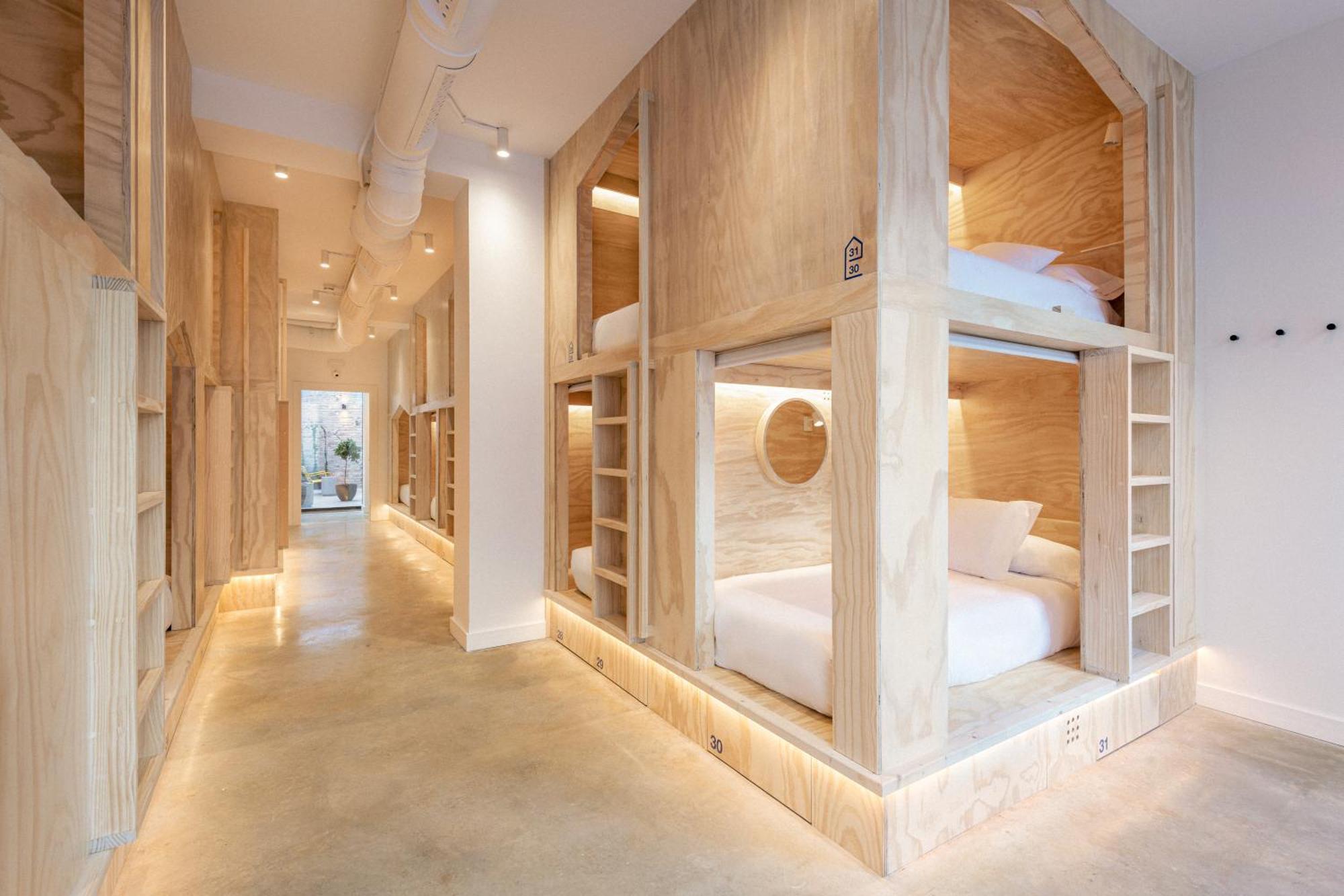 Colo Colo Hostel Valence Extérieur photo