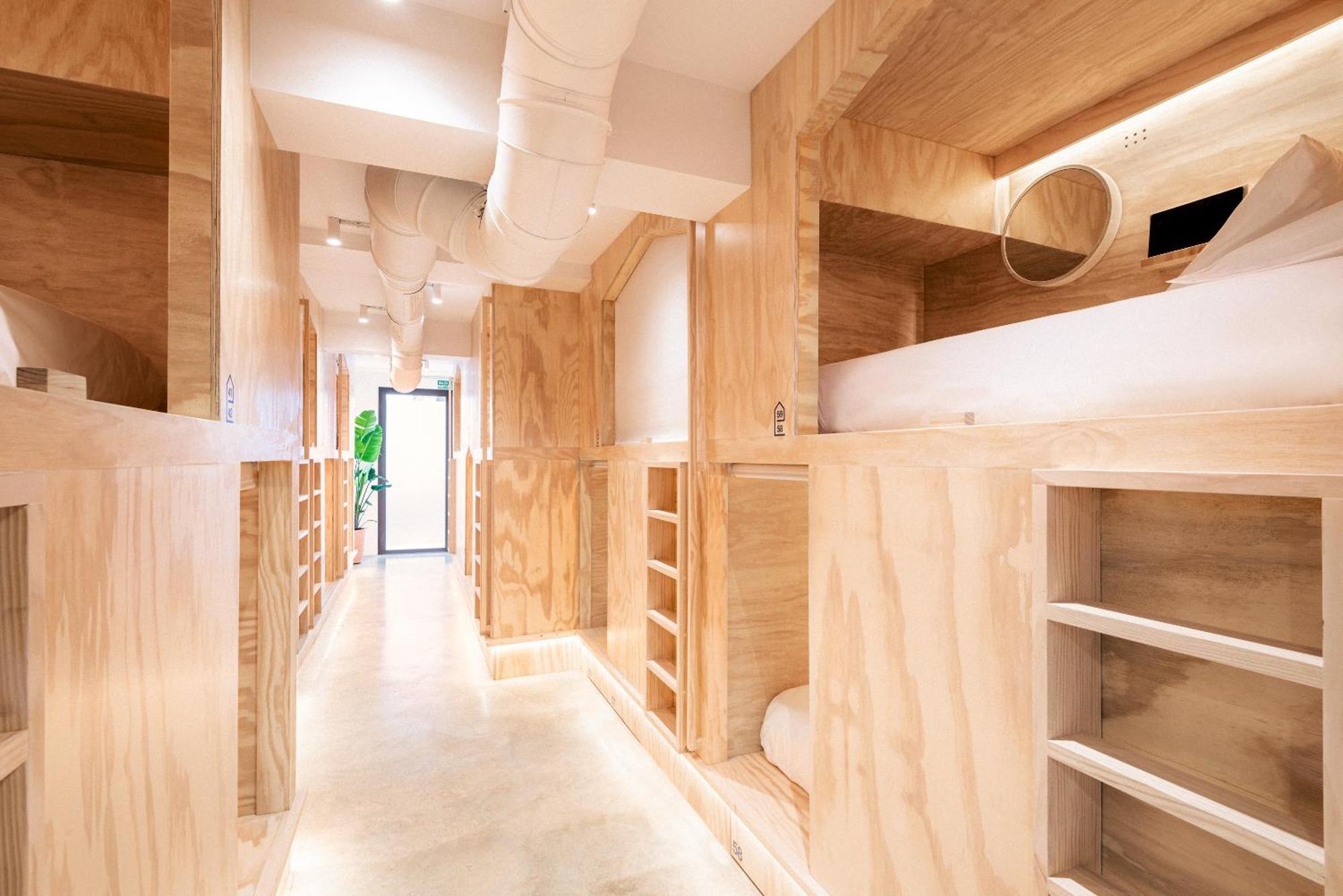 Colo Colo Hostel Valence Extérieur photo