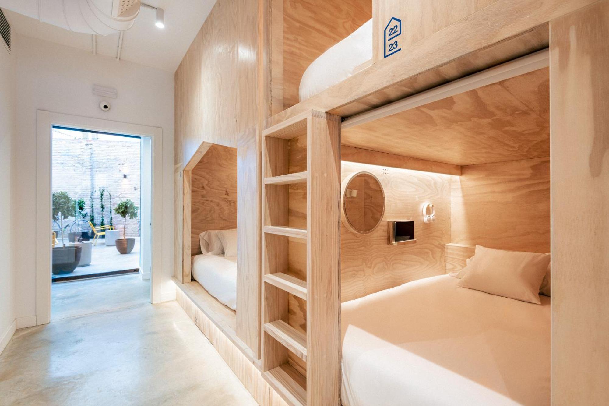 Colo Colo Hostel Valence Extérieur photo
